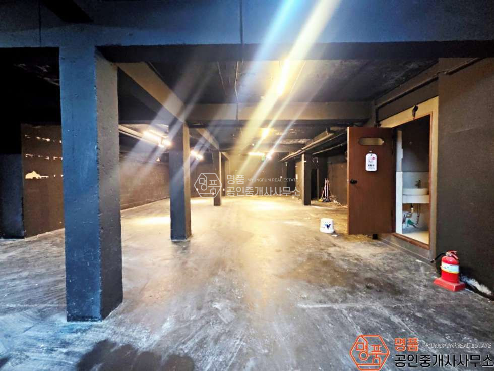 서울 강남구 논현동 19P 상가 I 논현동 I 지하1층 I 무권리 월세 매물번호 11261 사진 5