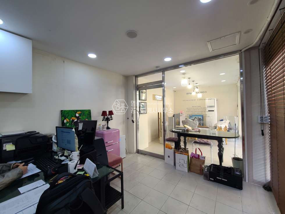 서울 강남구 대치동 도성초사거리 I 대로변이면 I 권리소액 I 주차가능 월세 매물번호 11082 사진 2