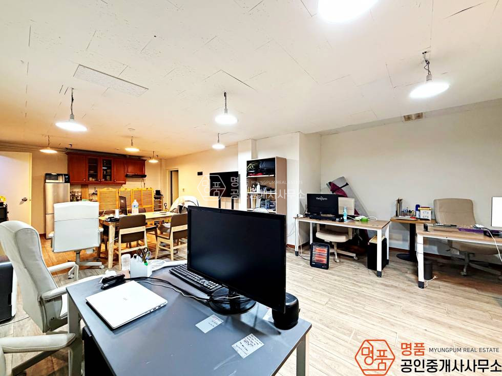 서울 강남구 논현동 18P 사무실 I 논현역초역세 I 바닥난방 I 내부수도 I 가성비사무실 월세 매물번호 11196 사진 4
