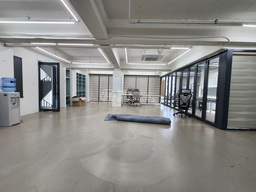 서울 강남구 논현동 논현역 도보 4분 전용테라스 있는 깔끔한 사무실 월세 매물번호 10198 사진 5