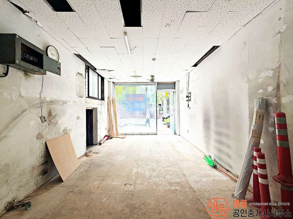 서울 강남구 논현동 10P 상가 I 강남구청역 I 코너건물 I 1층노출최상 월세 매물번호 10405 사진 2