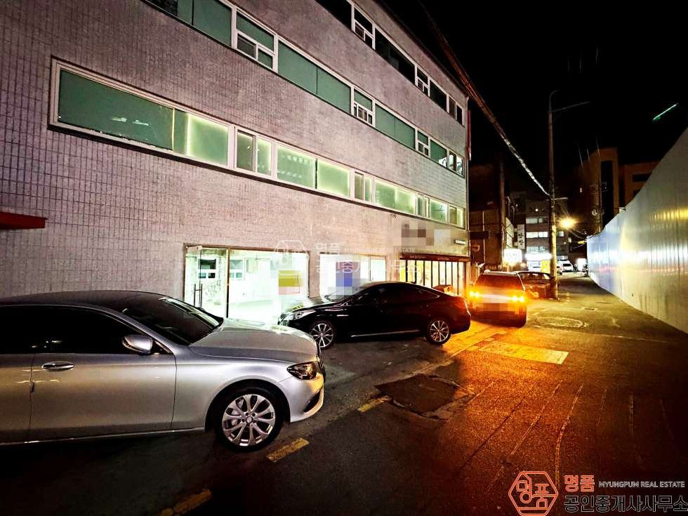 서울 강남구 논현동 20P 상가 I 강남구청역세 I 대로변 I 넓은전면 I 주차2대 월세 매물번호 10554 사진 3