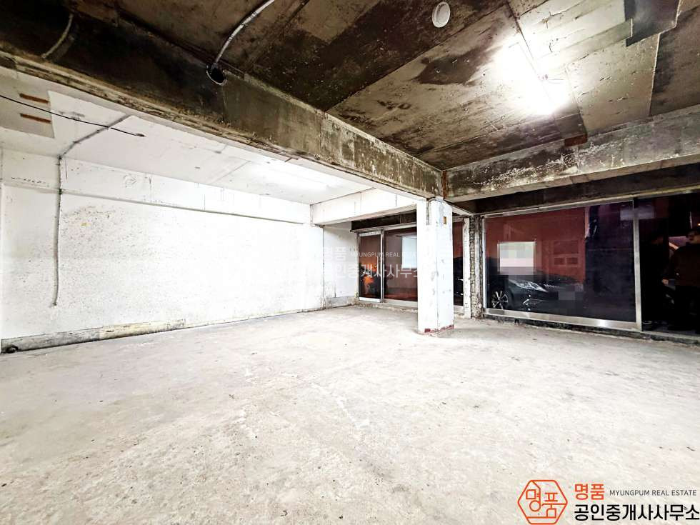 서울 강남구 논현동 20P 상가 I 강남구청역세 I 대로변 I 넓은전면 I 주차2대 월세 매물번호 10554 사진 6