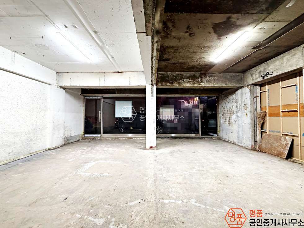 서울 강남구 논현동 20P 상가 I 강남구청역세 I 대로변 I 넓은전면 I 주차2대 월세 매물번호 10554 사진 8