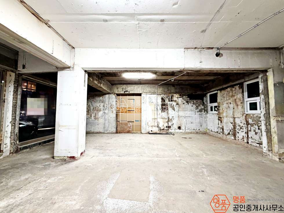 서울 강남구 논현동 20P 상가 I 강남구청역세 I 대로변 I 넓은전면 I 주차2대 월세 매물번호 10554 사진 9