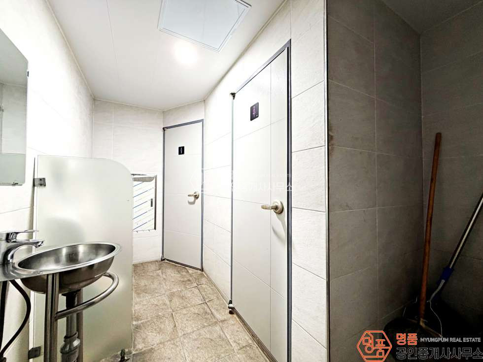 서울 강남구 논현동 20P 상가 I 강남구청역세 I 대로변 I 넓은전면 I 주차2대 월세 매물번호 10554 사진 11