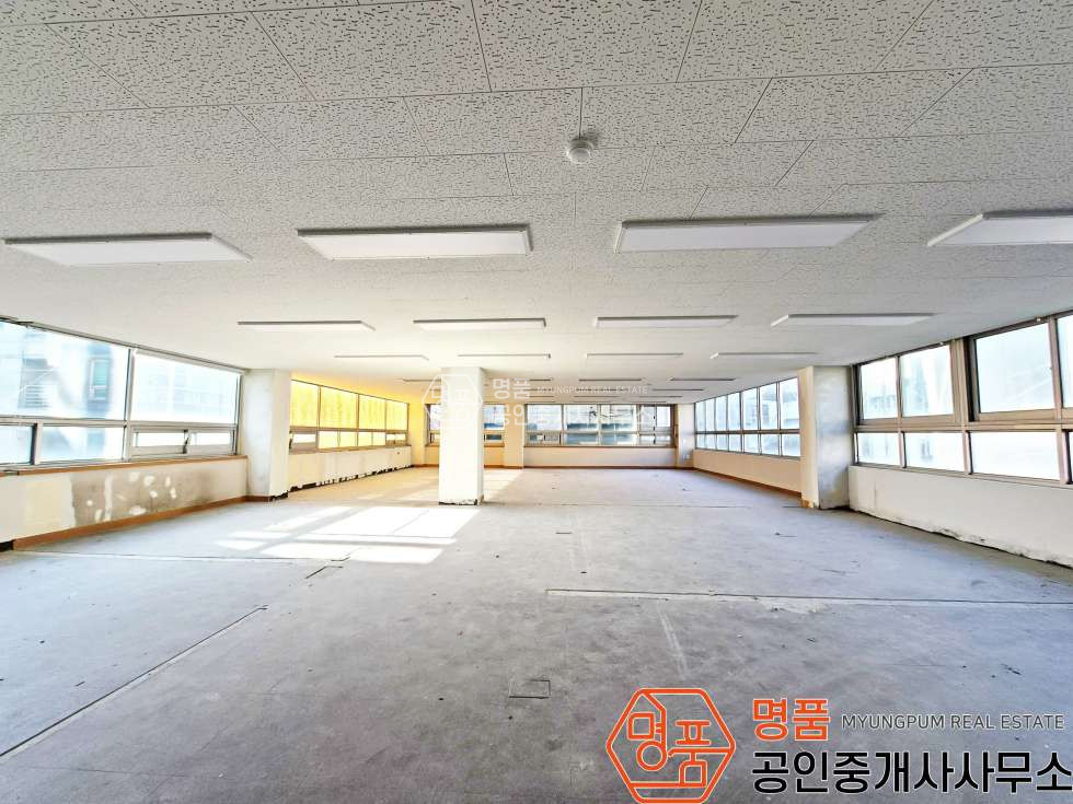 서울 서초구 반포동 48P 사무실 I 논현초역세 I 내부깔끔 I 채광좋은 I 가성비사무실 월세 매물번호 10578 사진 1