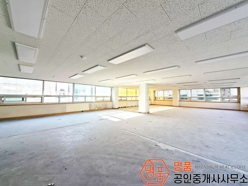 서울 서초구 반포동 48P 사무실 I 논현초역세 I 내부깔끔 I 채광좋은 I 가성비사무실 월세 매물번호 10578 사진 2