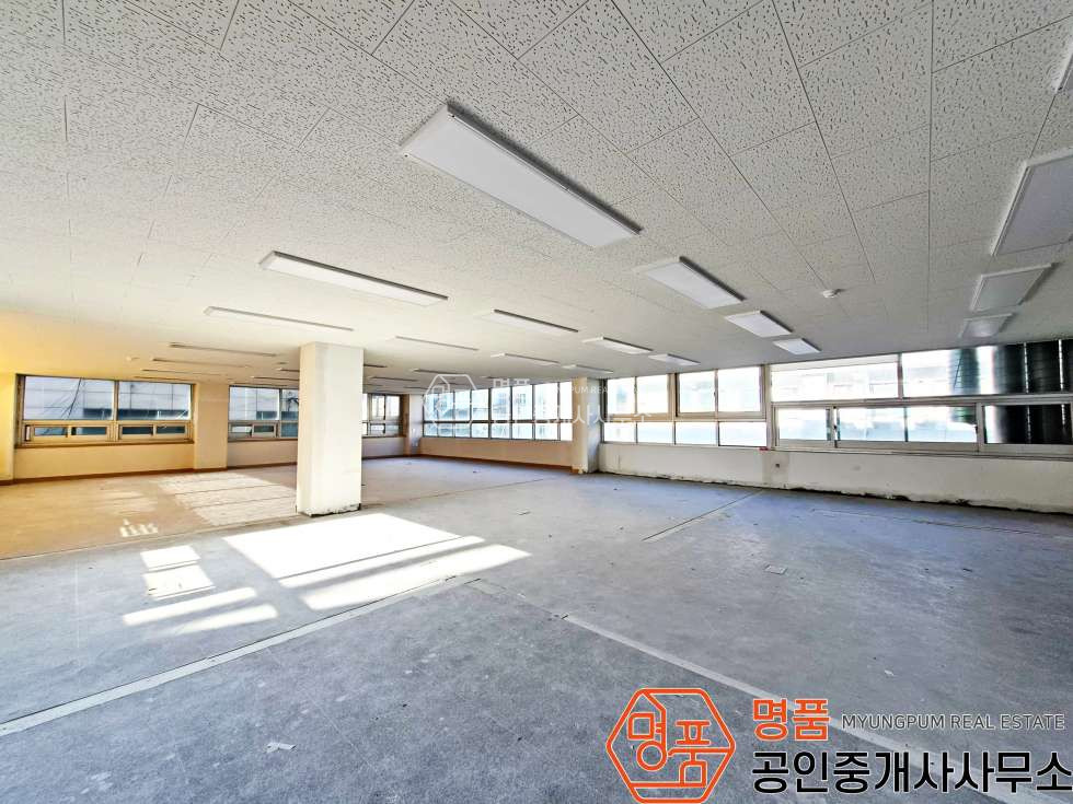 서울 서초구 반포동 48P 사무실 I 논현초역세 I 내부깔끔 I 채광좋은 I 가성비사무실 월세 매물번호 10578 사진 3