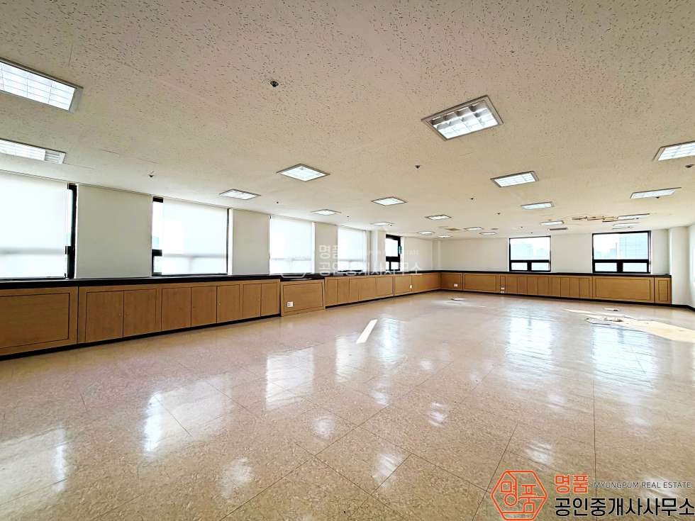서울 강남구 논현동 38P 사무실 I 학동역세 I 대로변 I 내부깔끔사무실 월세 매물번호 10584 사진 2