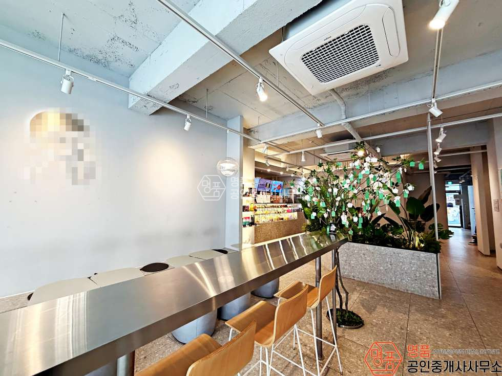서울 강남구 논현동 65P상가 I 신사역세 I 전면노출 I 1층상가 월세 매물번호 10672 사진 3