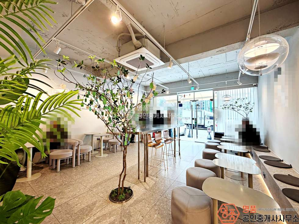 서울 강남구 논현동 65P상가 I 신사역세 I 전면노출 I 1층상가 월세 매물번호 10672 사진 4