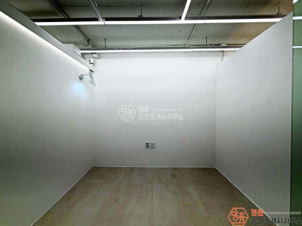 서울 강남구 논현동 15P 사무실 I 논현가구거리 I 대로변 I 내부깔끔 I 가성비 월세 매물번호 10674 사진 6