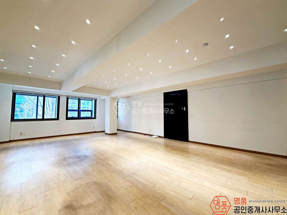 서울 강남구 논현동 47P 상가 I 신사역세 I 대로변 I 무권리 I 내외관깔끔 월세 매물번호 10676 사진 7