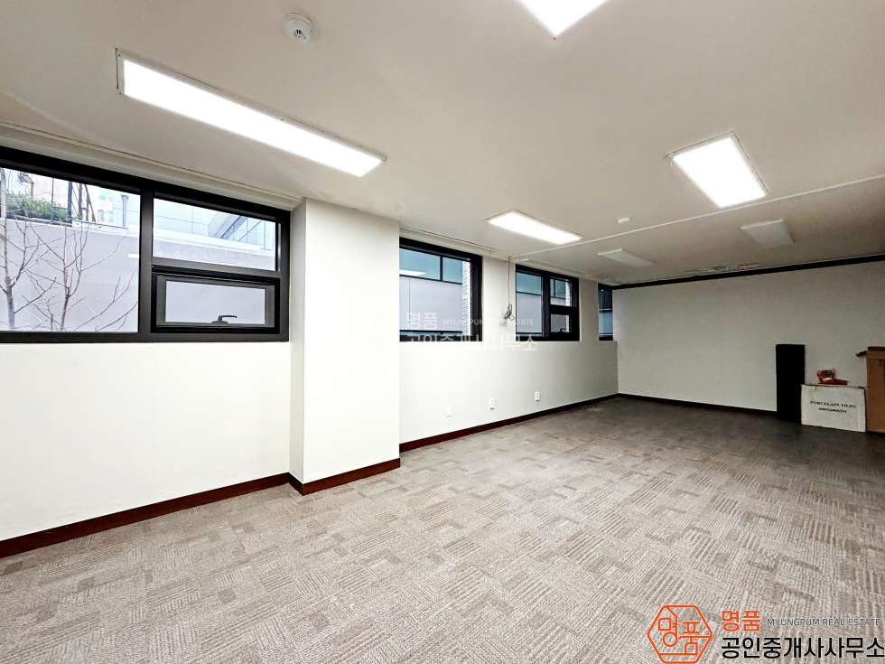 서울 강남구 논현동 47P 상가 I 신사역세 I 대로변 I 무권리 I 내외관깔끔 월세 매물번호 10676 사진 10
