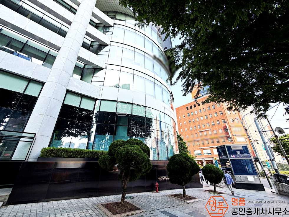 서울 강남구 논현동 81P 상가 I 논현역 I 대로변 I 코너대형상가 I 무권리1층 월세 매물번호 10718 사진 1