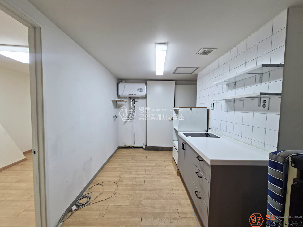 서울 강남구 논현동 24P I 무권리 I 코너자리 I 공원뷰 I 가성비 월세 매물번호 10991 사진 4