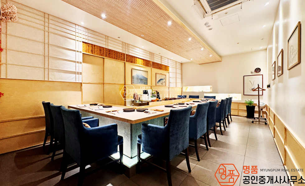 서울 강남구 논현동 1동 17P I 논현역 도보1분I 7년운영 I 단골탄탄 I 인테리어 I 음식점 가능 월세 매물번호 11006 사진 1