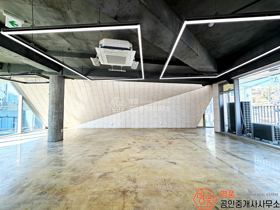 서울 강남구 역삼동 28P 신논현역세 l 내부깔끔 l 통창유리 l 밝은채광 l 상가사무실 월세 매물번호 11038 사진 6