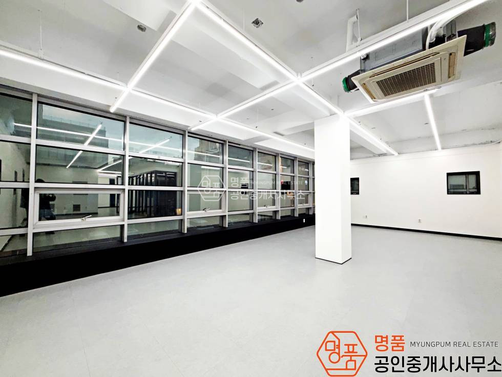 서울 강남구 논현동 42P 사무실 I 신논현초역세 I 화이트톤 I 노출천장 I 인테리어 월세 매물번호 11271 사진 6