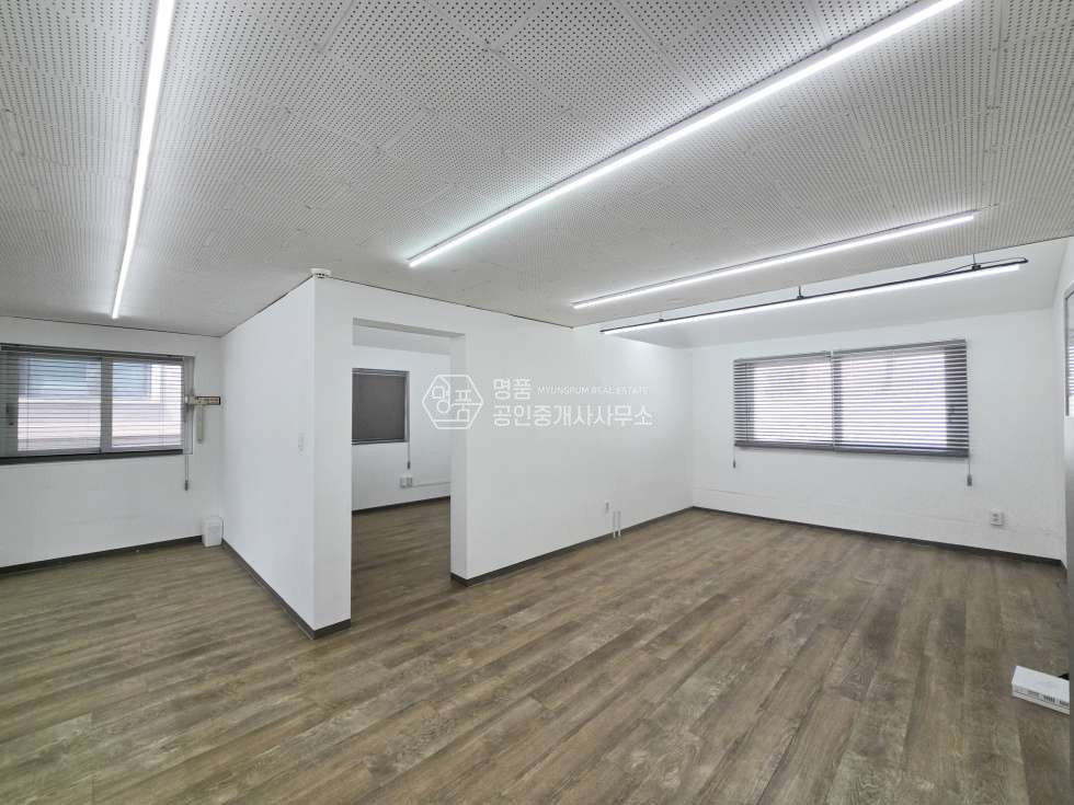 서울 강남구 논현동 논현역 도보 5분 깔끔한 가성비 사무실 월세 매물번호 10200 사진 2