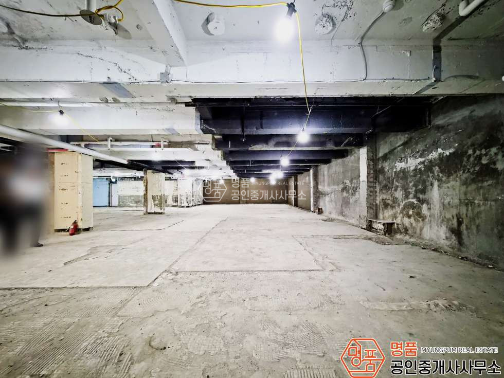 서울 강남구 신사동 110P 상가 I 압구정초역세 I 대형상가 I 무권리 월세 매물번호 10433 사진 1