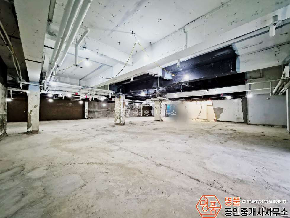 서울 강남구 신사동 110P 상가 I 압구정초역세 I 대형상가 I 무권리 월세 매물번호 10433 사진 4