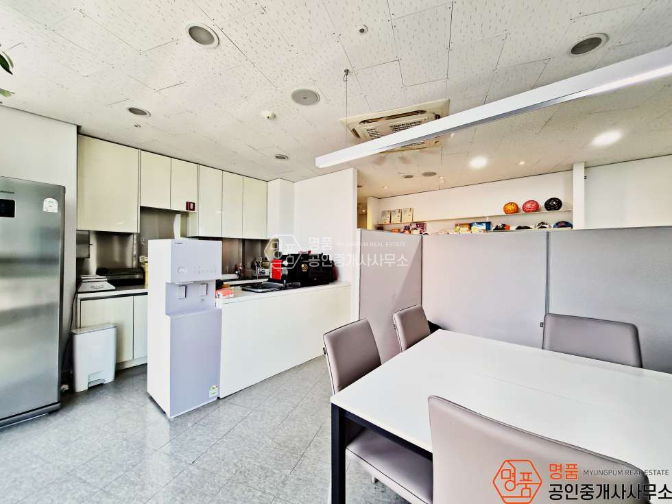 서울 강남구 삼성동 40P 사무실 I 봉은사 I 영동대로변 I 통유리외관 I 내부깔끔 월세 매물번호 10526 사진 9