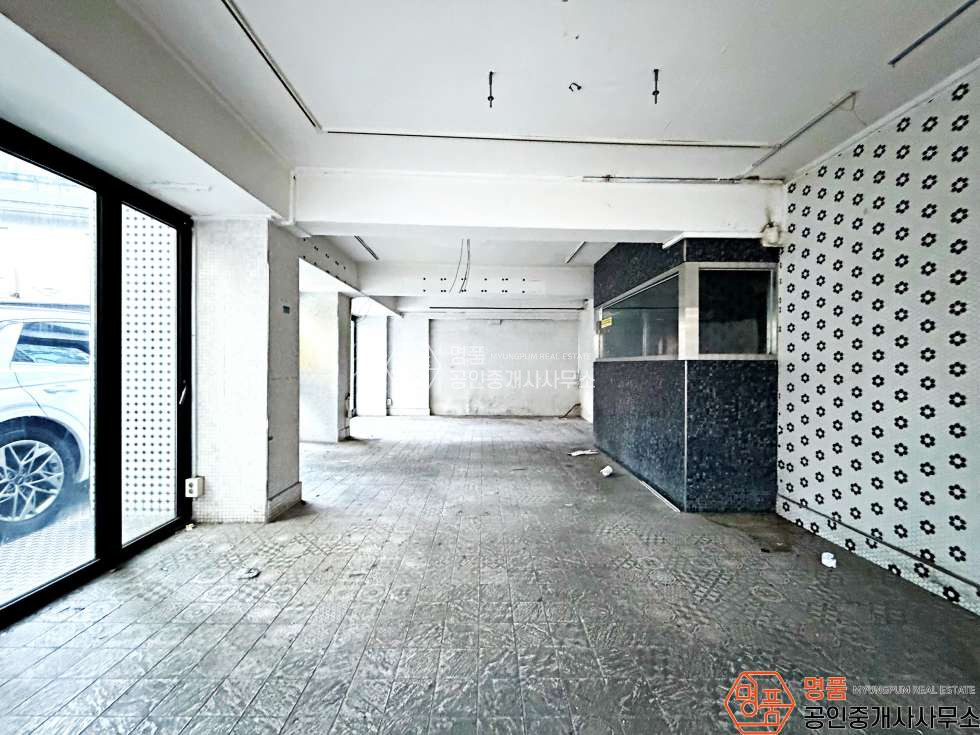 서울 강남구 논현동 20P 다용도점포 I 논현메인 I 대로변 I 전면노출 I 코너상가 월세 매물번호 10065 사진 1