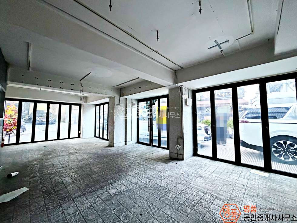 서울 강남구 논현동 20P 다용도점포 I 논현메인 I 대로변 I 전면노출 I 코너상가 월세 매물번호 10065 사진 4