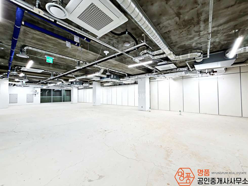 서울 강남구 역삼동 주건축물제1동 95P 상가 l 강남역세 l 신축첫입주 l 단독출입구 l 층고3.8M l 체육시설등 월세 매물번호 10106 사진 2