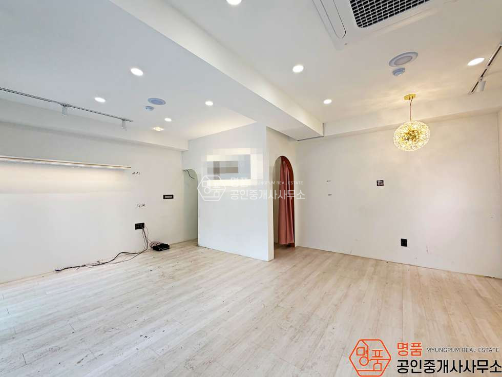 서울 강남구 논현동 10P 상가 I 논현초블럭 I 대로변 I 내부깔끔 I 권리금소액 월세 매물번호 10140 사진 3