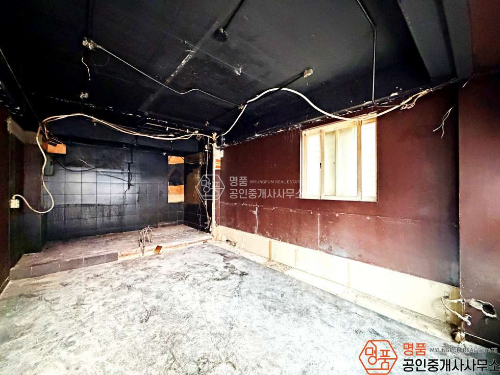 서울 강남구 논현동 8P 상가 I 논현역세 I 메인상권 I 무권리 I 1층상가 월세 매물번호 10164 사진 3