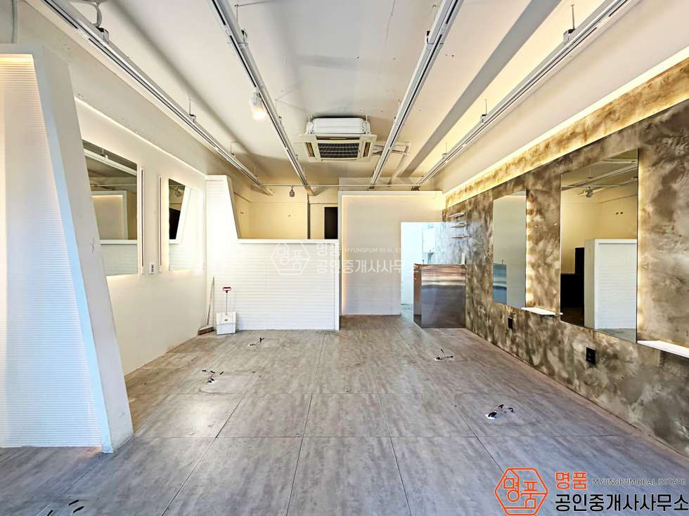 서울 강남구 논현동 14P 뷰티샵 l 논현역 l 무권리 l 1층노출상가 월세 매물번호 10175 사진 1