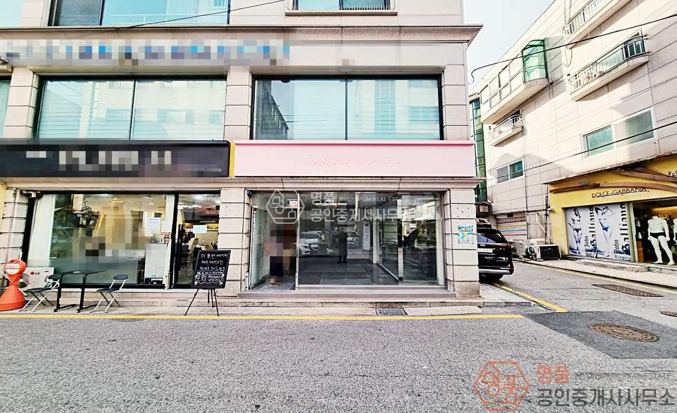 서울 강남구 논현동 13P 상가 l 논현역 l 무권리 l 주차가능 l 1층전면노출 월세 매물번호 10176 사진 1