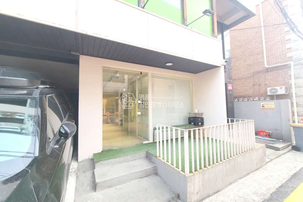 서울 강남구 논현동 논현가구거리인근 I 노출최상 I 1층상가 I 타일가게등추천 월세 매물번호 10180 사진 1