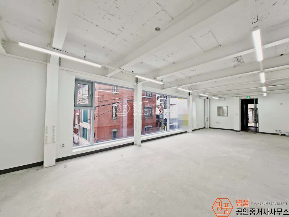 서울 강남구 논현동 20P 상가 I 언주역인근 I 통창채광 I 무권리 월세 매물번호 10187 사진 3