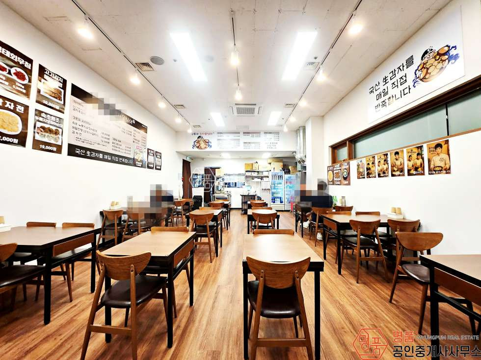 서울 강남구 논현동 36P 상가 l 논현초역세 l 영동시장초입 l 대형빌딩 l 1층상가 월세 매물번호 10215 사진 1