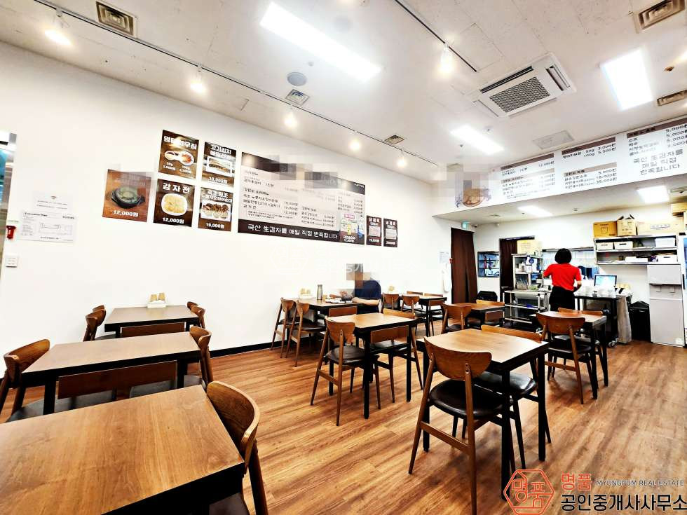 서울 강남구 논현동 36P 상가 l 논현초역세 l 영동시장초입 l 대형빌딩 l 1층상가 월세 매물번호 10215 사진 2