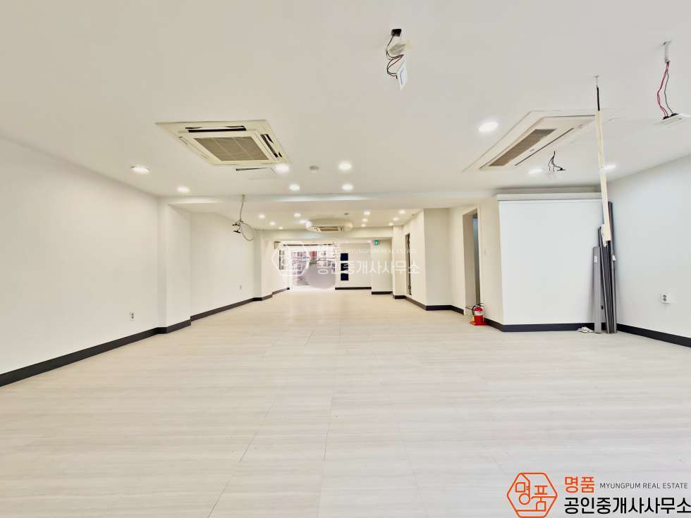 서울 강남구 논현동 30P 상가 l 논현초블럭 l 내부깔끔 l 무권리 l 가성비상가 월세 매물번호 10309 사진 1