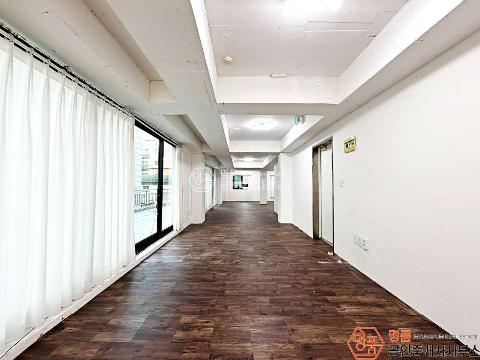서울 강남구 논현동 25P 상가 I 논현초 I 테라스 I 엘베 有 I 무권리 월세 매물번호 10341 사진 2