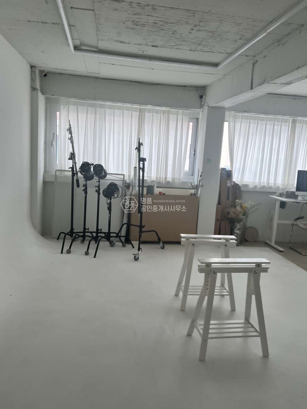 서울 강남구 논현동 27P 상가 I 논현역세 I 밝은채광 I 인테리어완 I 지상스튜디오 월세 매물번호 10344 사진 9