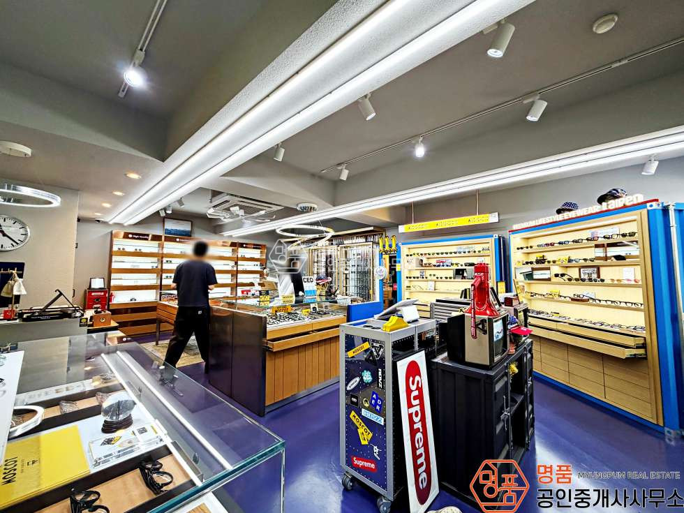 서울 강남구 신사동 25P 상가 I 신사세로수길 I 메인상권 I 노출최상 I 1층상가 월세 매물번호 10388 사진 5