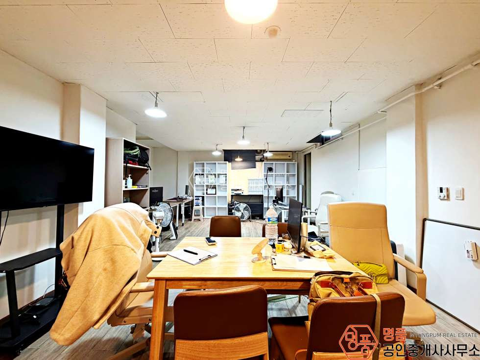 서울 강남구 논현동 18P 사무실 I 논현역초역세 I 바닥난방 I 내부수도 I 가성비사무실 월세 매물번호 10580 사진 1