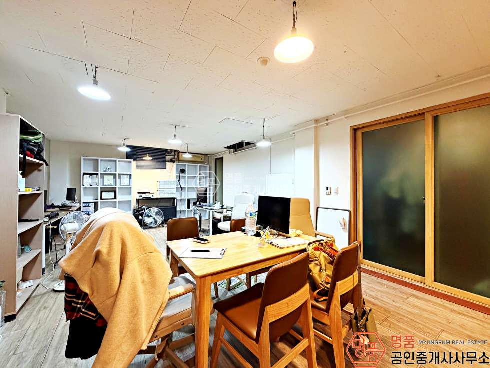 서울 강남구 논현동 18P 사무실 I 논현역초역세 I 바닥난방 I 내부수도 I 가성비사무실 월세 매물번호 10580 사진 2