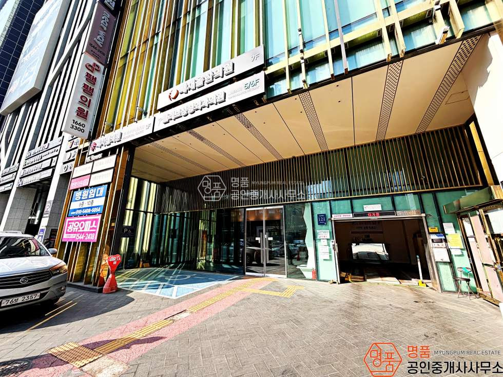 서울 강남구 신사동 사진有 I 소형상가 I 신사대로변 I 무권리 I 노출최상 I 1층상가 월세 매물번호 10604 사진 1