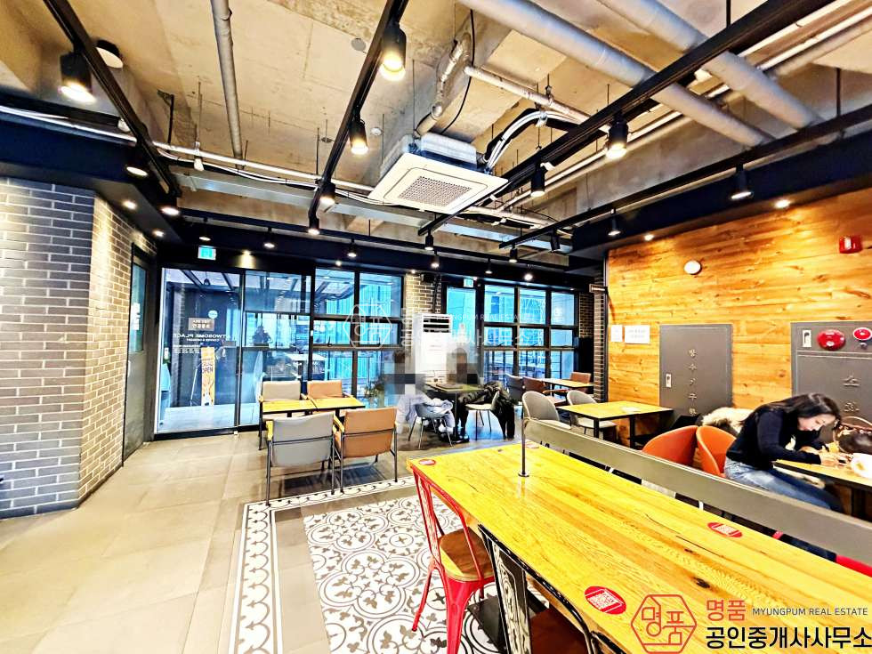 서울 강남구 신사동 주건축물제1동 60P 신사역 I 무권리 I 음식점가능 I 연층임대 I 내부계단有 월세 매물번호 10608 사진 2