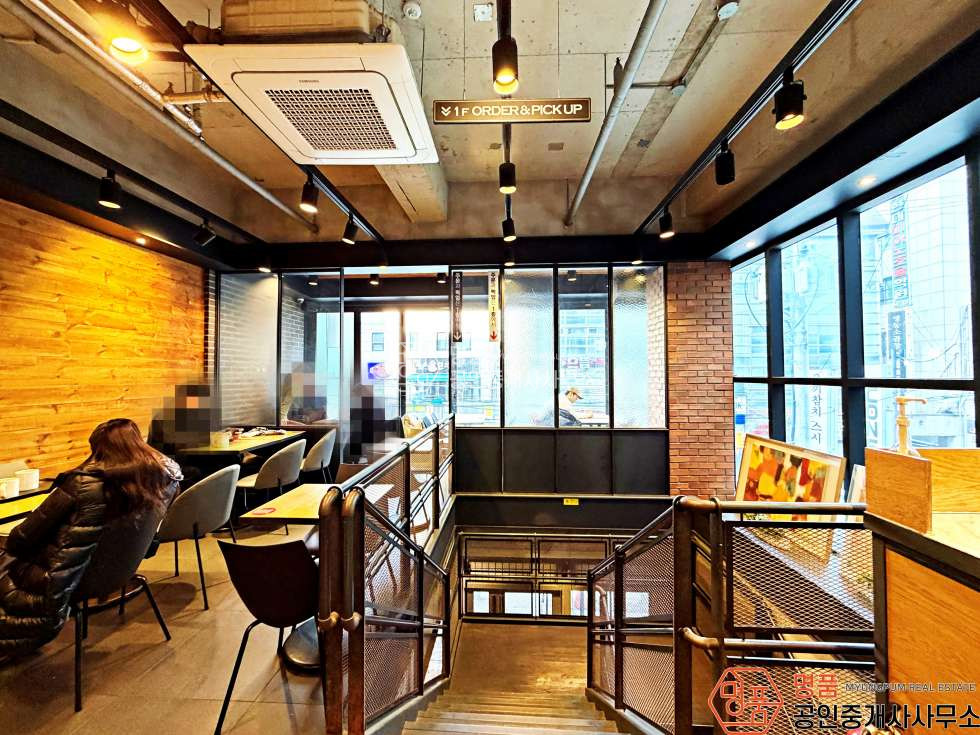 서울 강남구 신사동 주건축물제1동 60P 신사역 I 무권리 I 음식점가능 I 연층임대 I 내부계단有 월세 매물번호 10608 사진 3