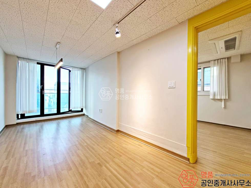 서울 강남구 신사동 신사가로수길 I 바닥난방O I 주택형 I 가성비 사무실 월세 매물번호 10616 사진 2