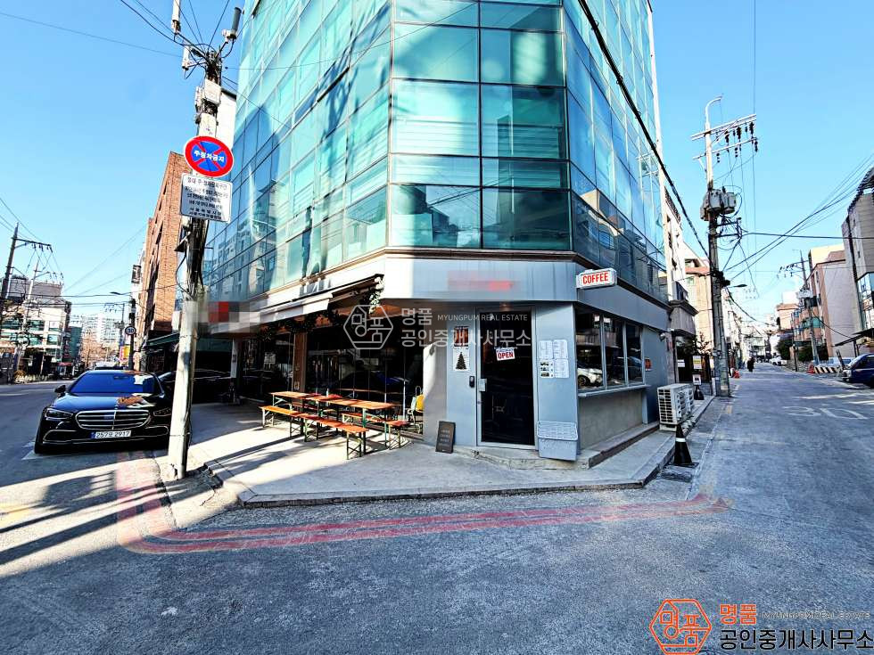 서울 강남구 신사동 사진有 I 24P 카페 I 세로수길 I 전면노출 I 코너1층상가 월세 매물번호 10624 사진 1